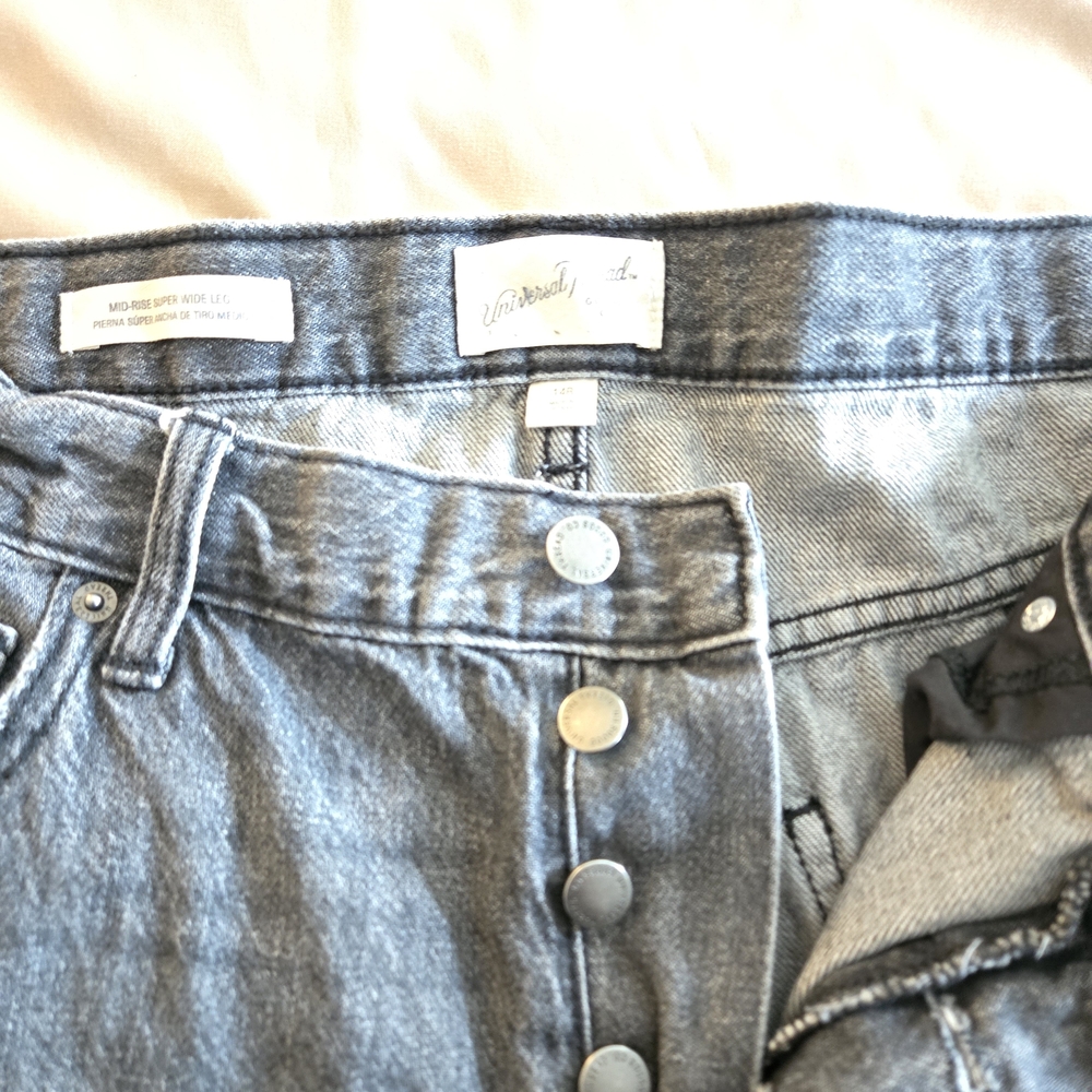 Universal Women’s Gray Jeans